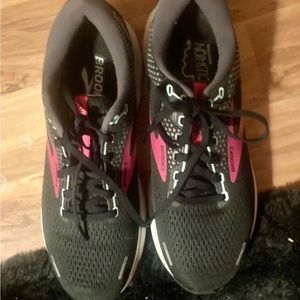 NEW: Brooks Cross trainers, size 10.5